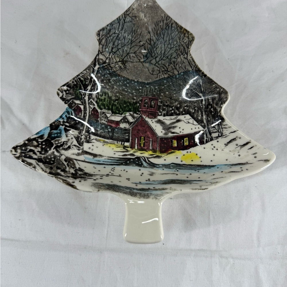 Vintage Johnson Brothers, friendly Village Winter Tree-Shaped Ceramic Plate